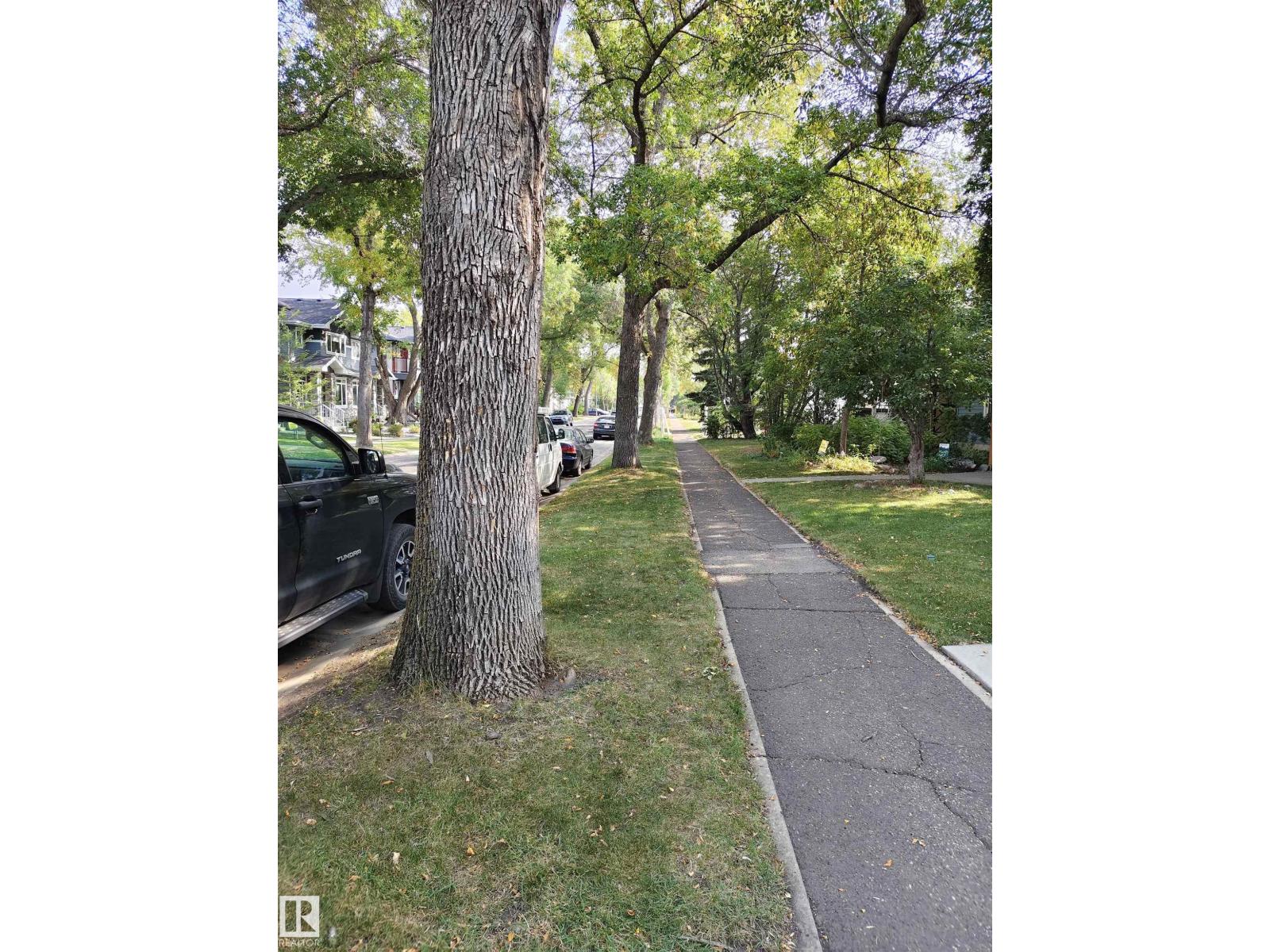 9527 75 AV NW, Edmonton