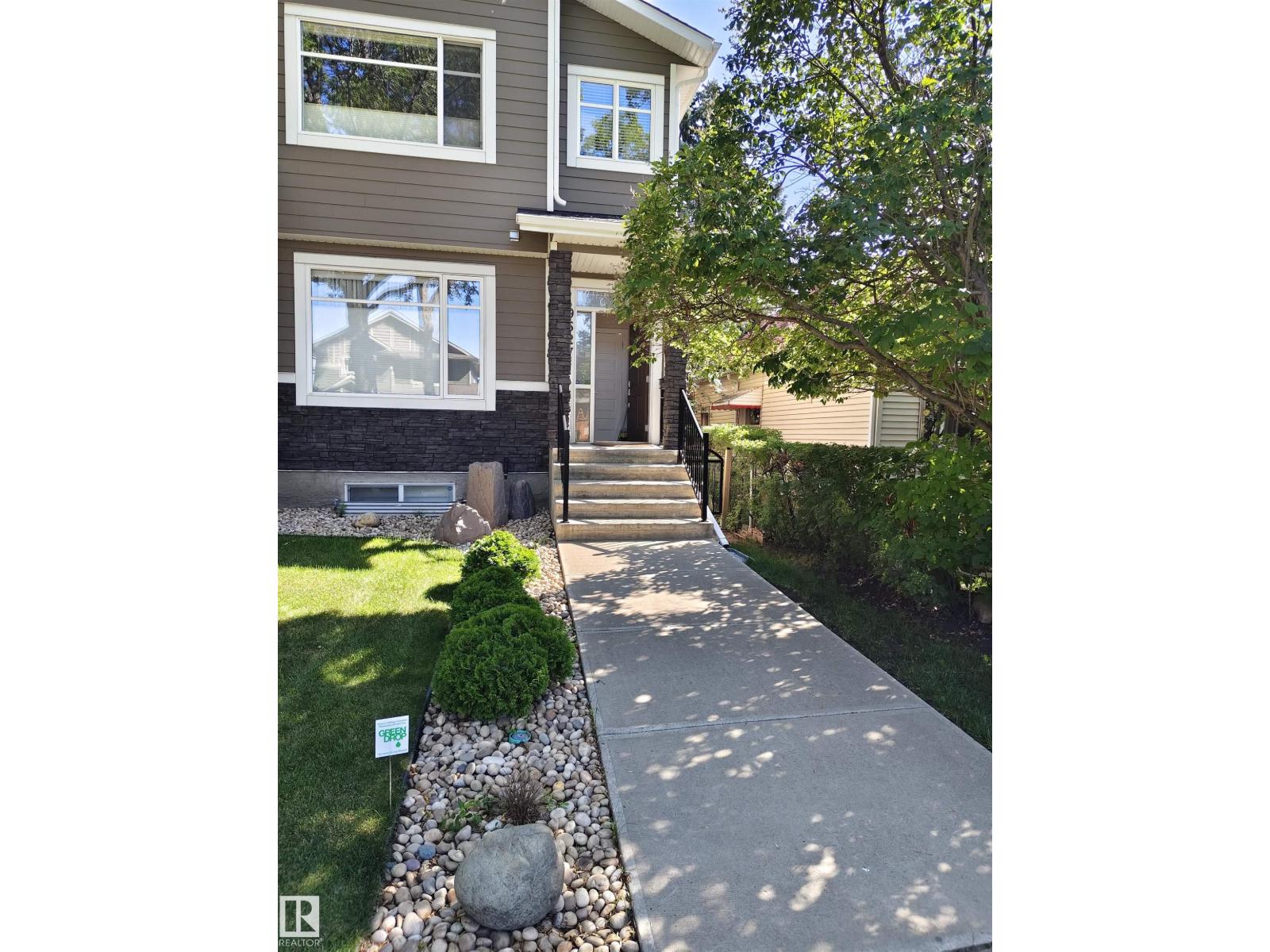 9527 75 AV NW, Edmonton