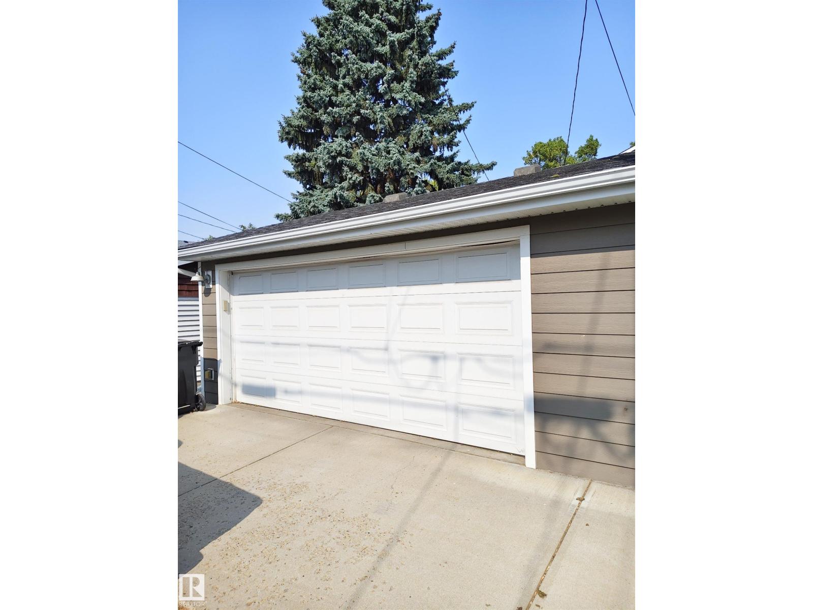 9527 75 AV NW, Edmonton