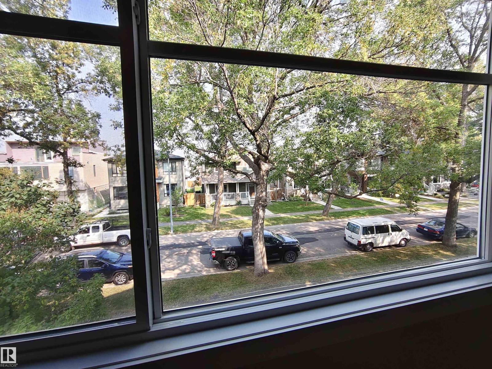 9527 75 AV NW, Edmonton