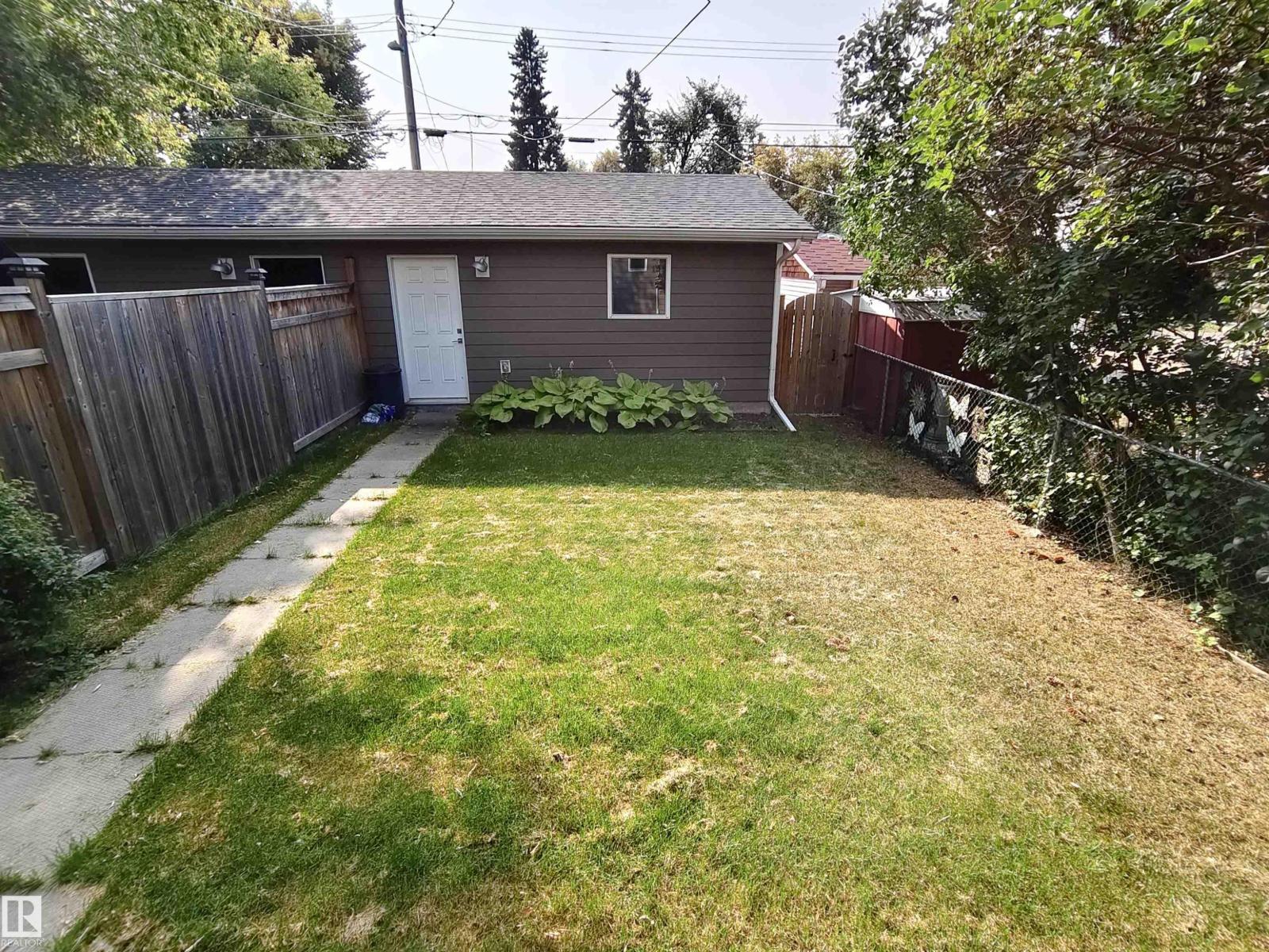 9527 75 AV NW, Edmonton