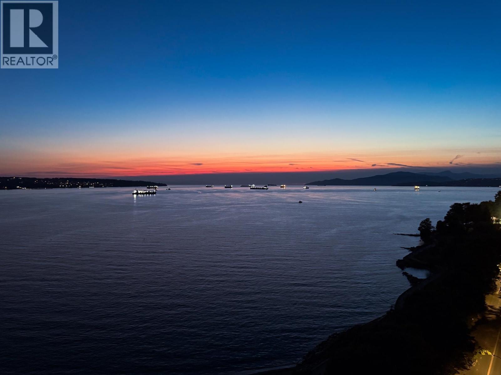 17 1861 BEACH AVENUE, Vancouver