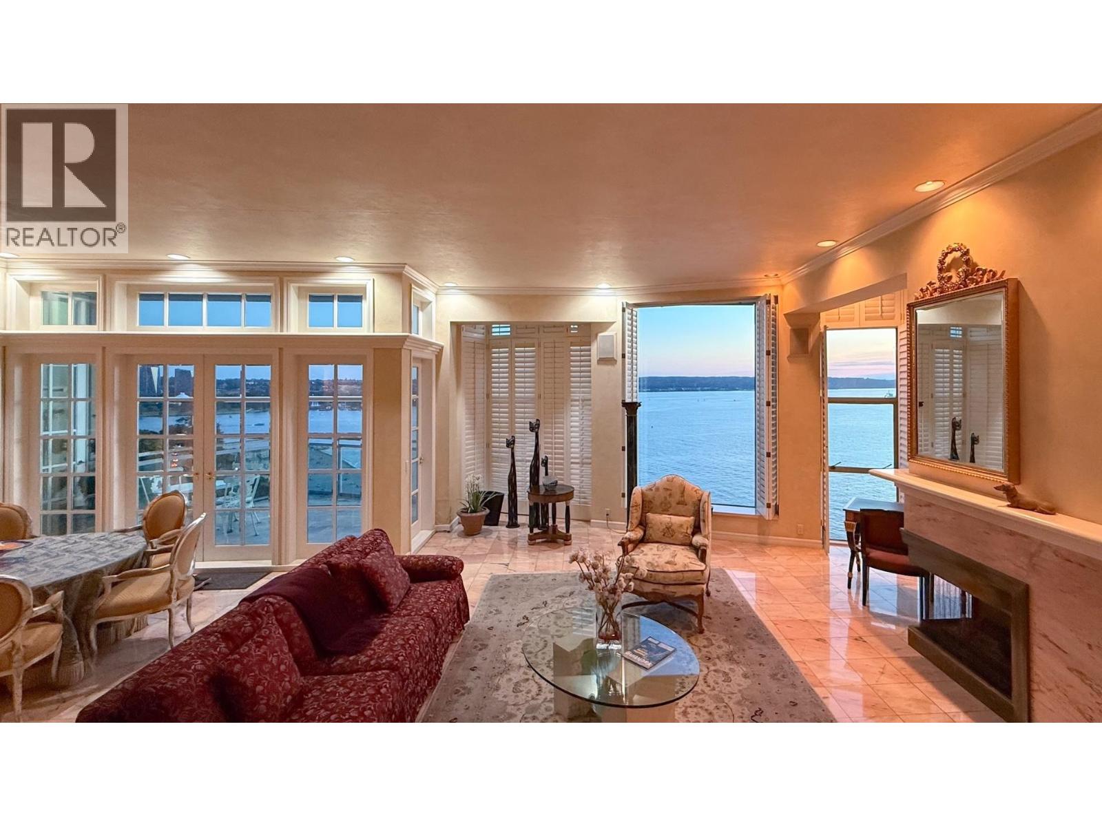 17 1861 BEACH AVENUE, Vancouver