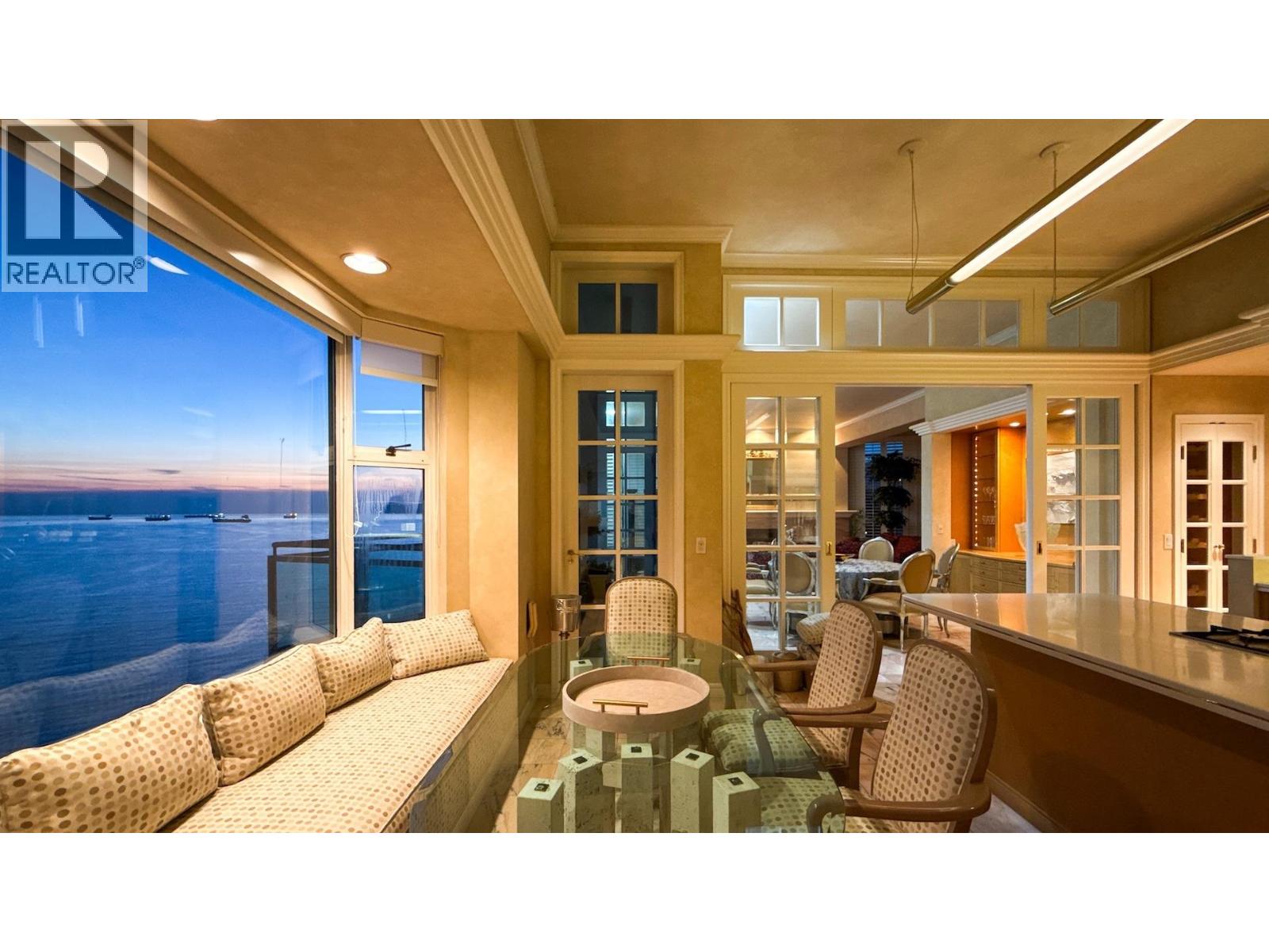 17 1861 BEACH AVENUE, Vancouver