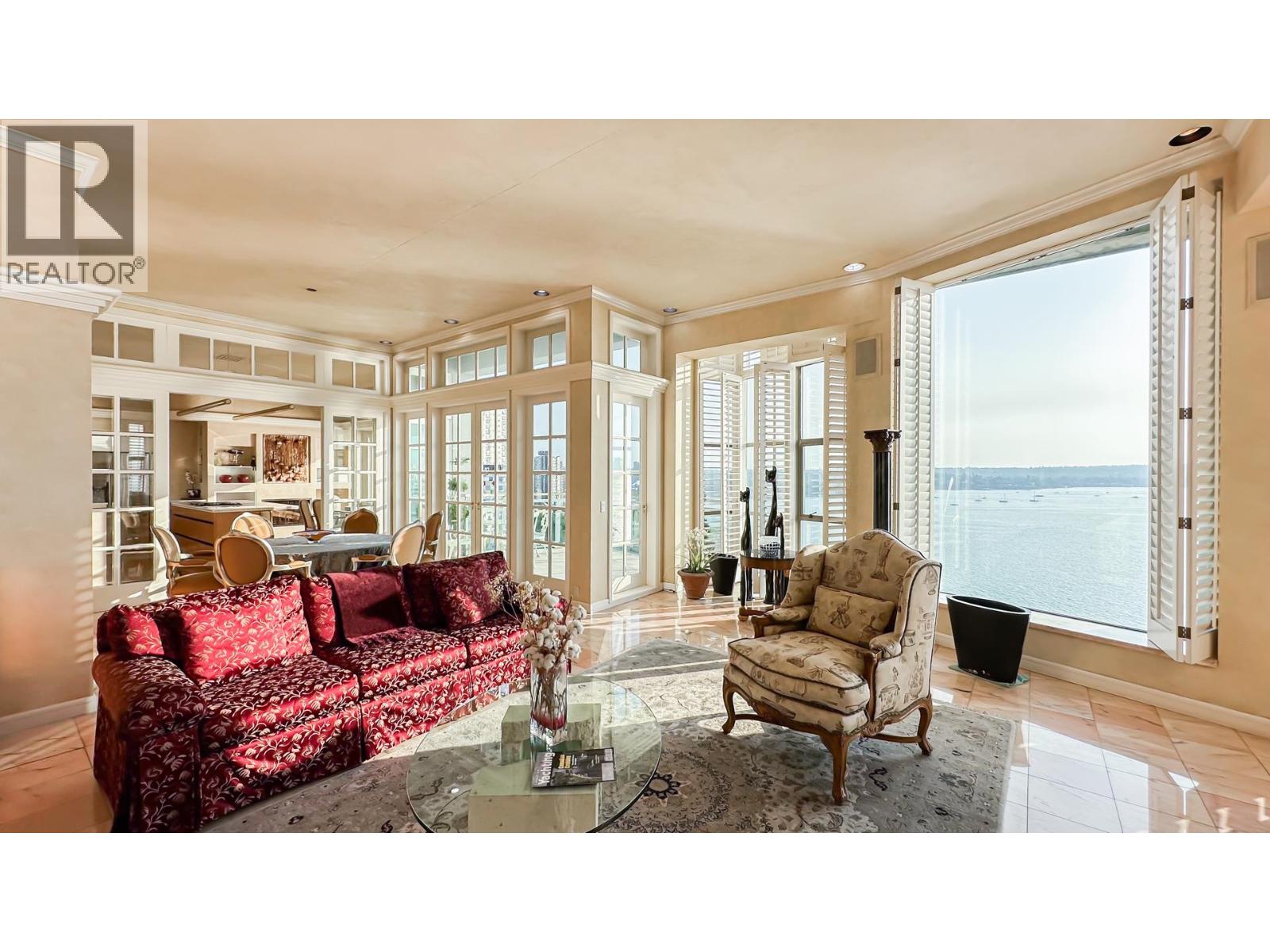 17 1861 BEACH AVENUE, Vancouver