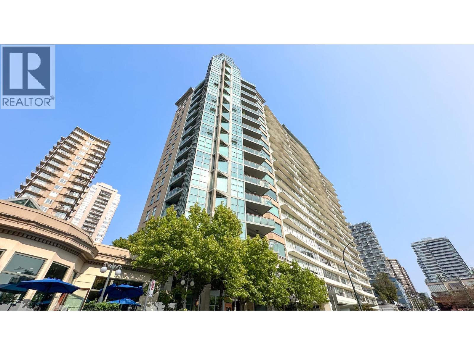 17 1861 BEACH AVENUE, Vancouver