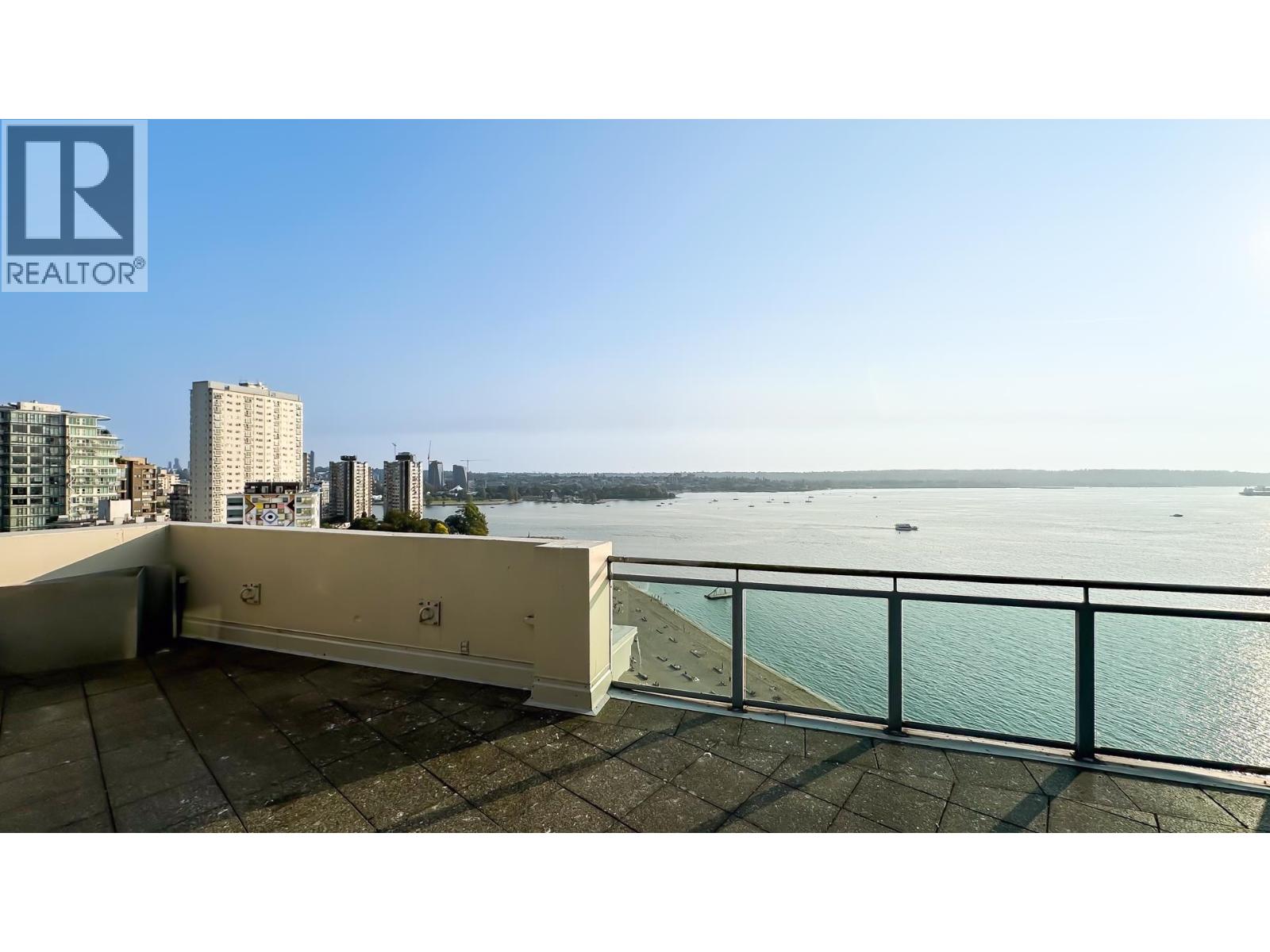 17 1861 BEACH AVENUE, Vancouver