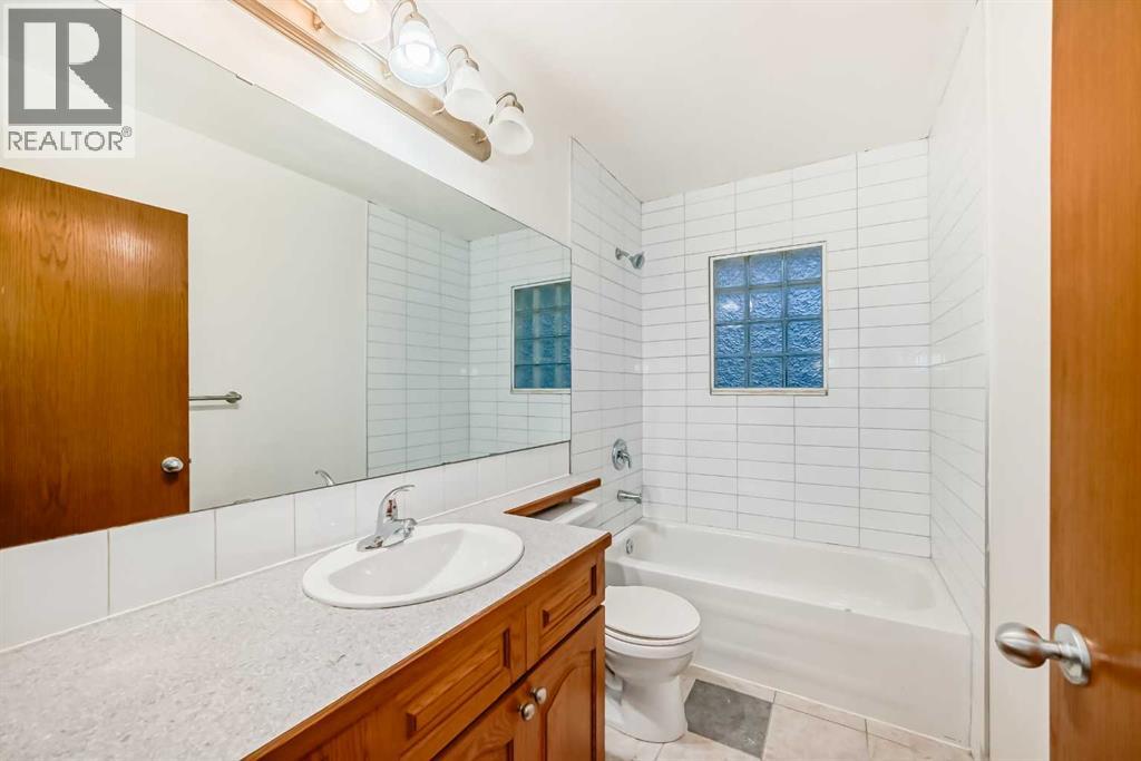 Single Family House Bi-level for Sale in  Centre Street NE Thorncliffe Calgary 