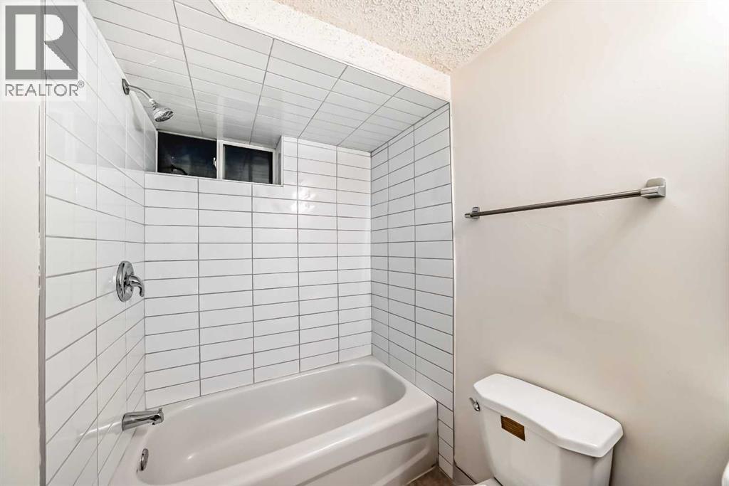 Single Family House Bi-level for Sale in  Centre Street NE Thorncliffe Calgary 