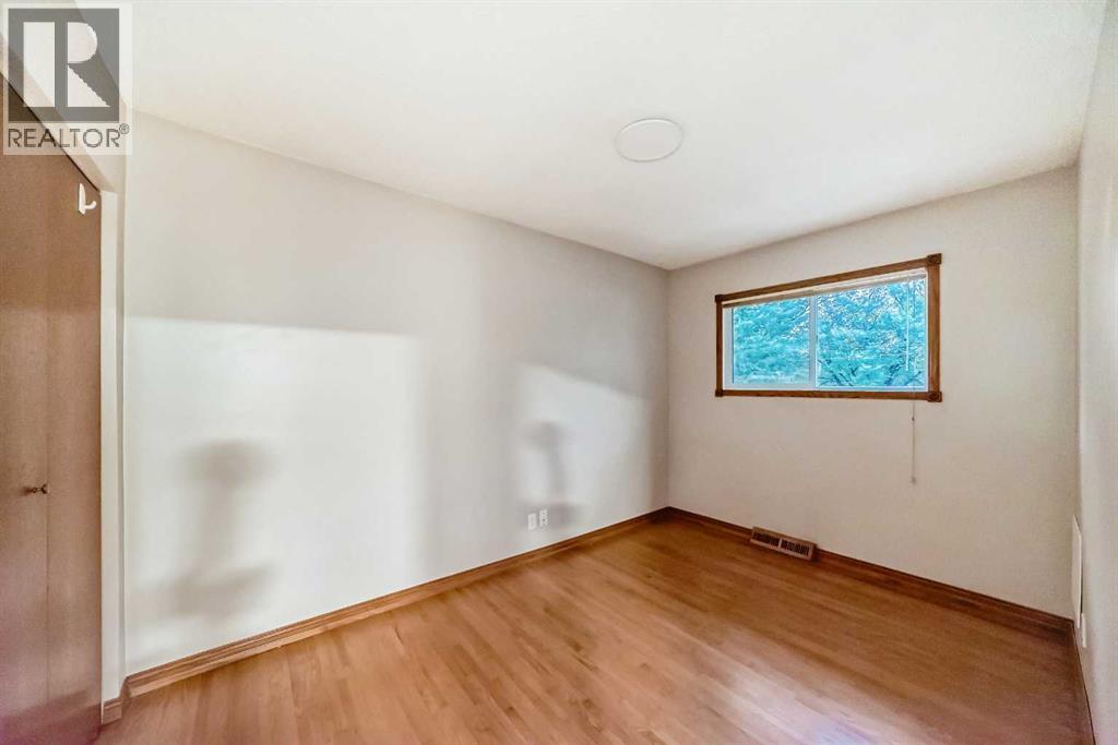 Single Family House Bi-level for Sale in  Centre Street NE Thorncliffe Calgary 