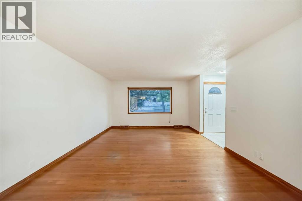 Single Family House Bi-level for Sale in  Centre Street NE Thorncliffe Calgary 