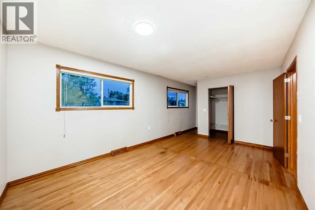 Single Family House Bi-level for Sale in  Centre Street NE Thorncliffe Calgary 