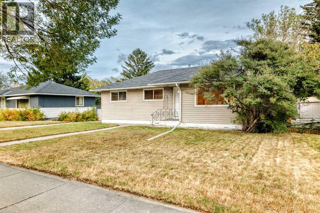 Single Family House Bi-level for Sale in  Centre Street NE Thorncliffe Calgary 