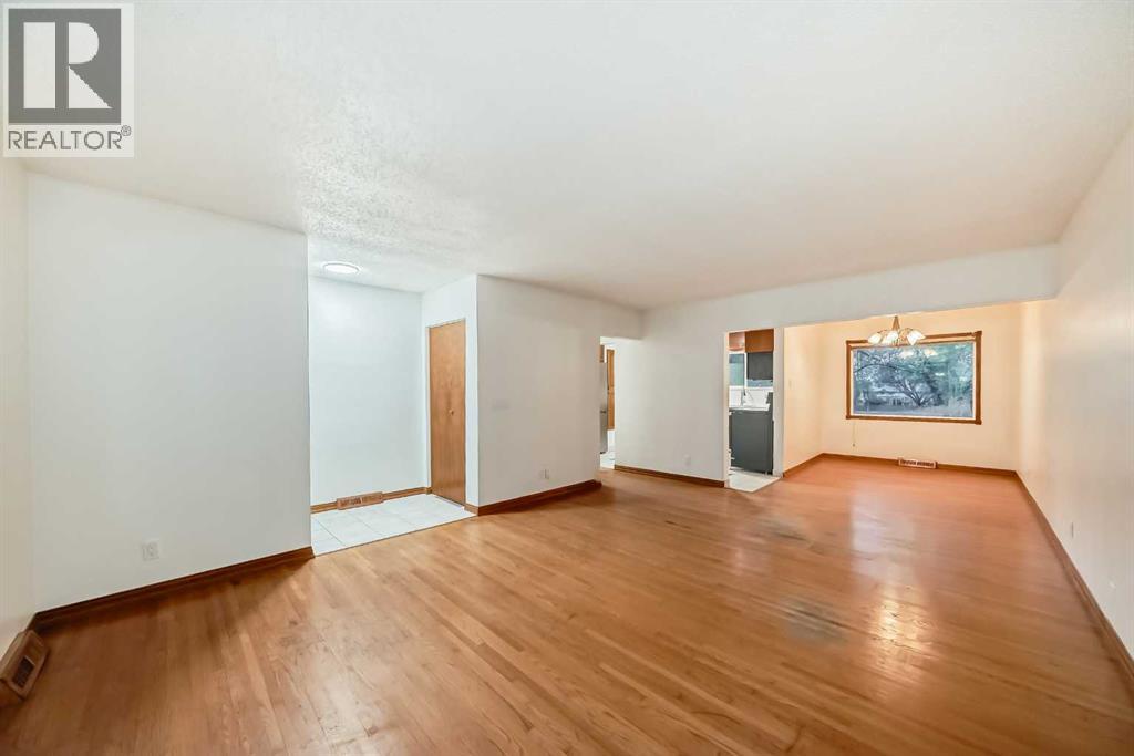 Single Family House Bi-level for Sale in  Centre Street NE Thorncliffe Calgary 