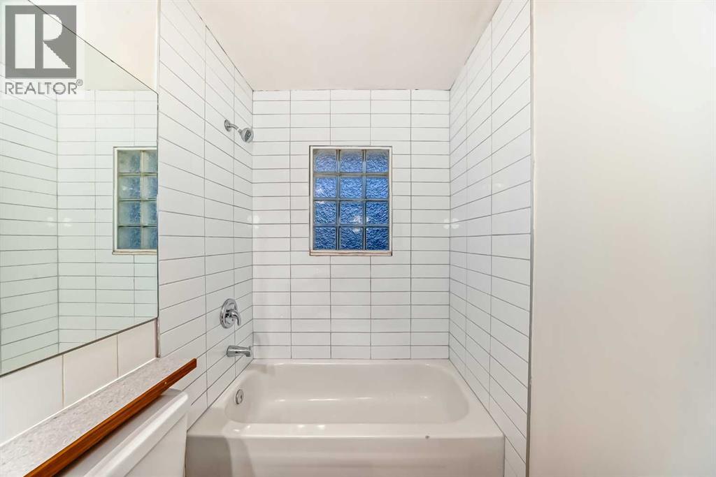 Single Family House Bi-level for Sale in  Centre Street NE Thorncliffe Calgary 