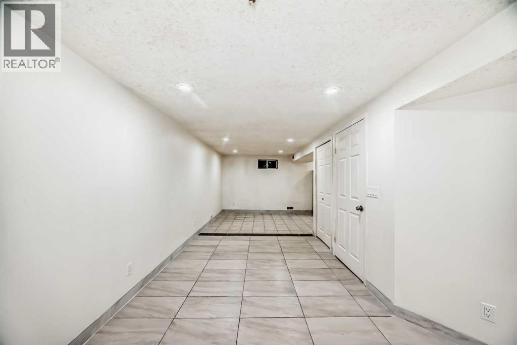 Single Family House Bi-level for Sale in  Centre Street NE Thorncliffe Calgary 