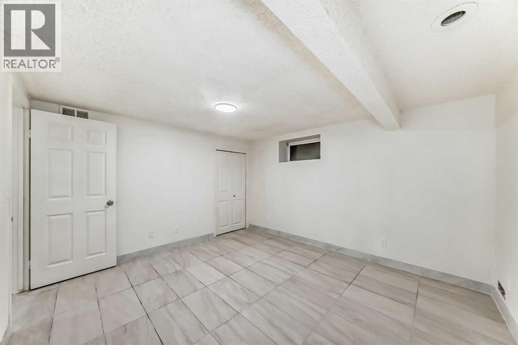 Single Family House Bi-level for Sale in  Centre Street NE Thorncliffe Calgary 