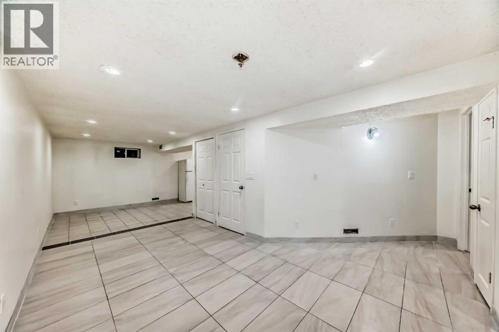 Single Family House Bi-level for Sale in  Centre Street NE Thorncliffe Calgary 