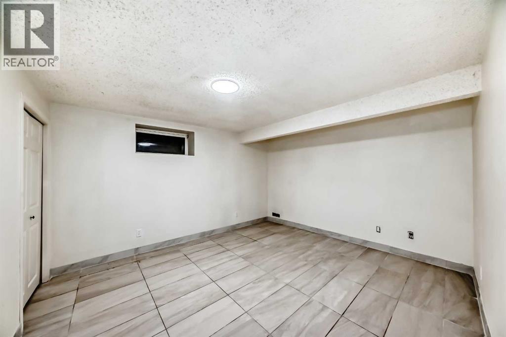 Single Family House Bi-level for Sale in  Centre Street NE Thorncliffe Calgary 