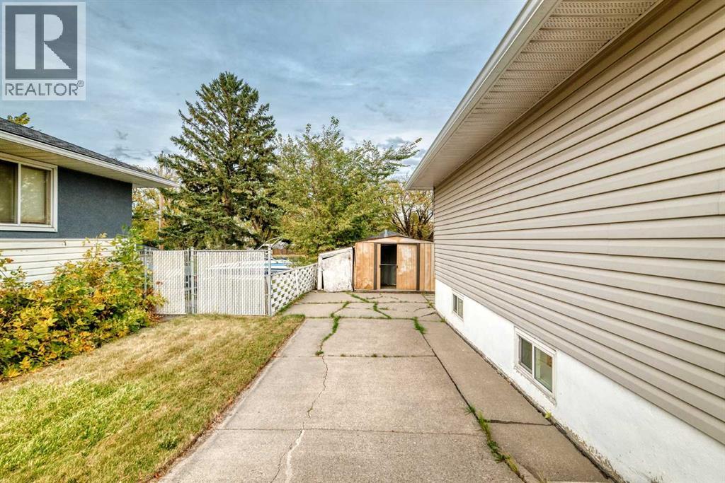 Single Family House Bi-level for Sale in  Centre Street NE Thorncliffe Calgary 
