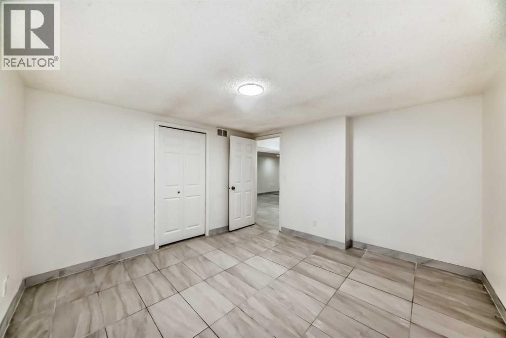 Single Family House Bi-level for Sale in  Centre Street NE Thorncliffe Calgary 