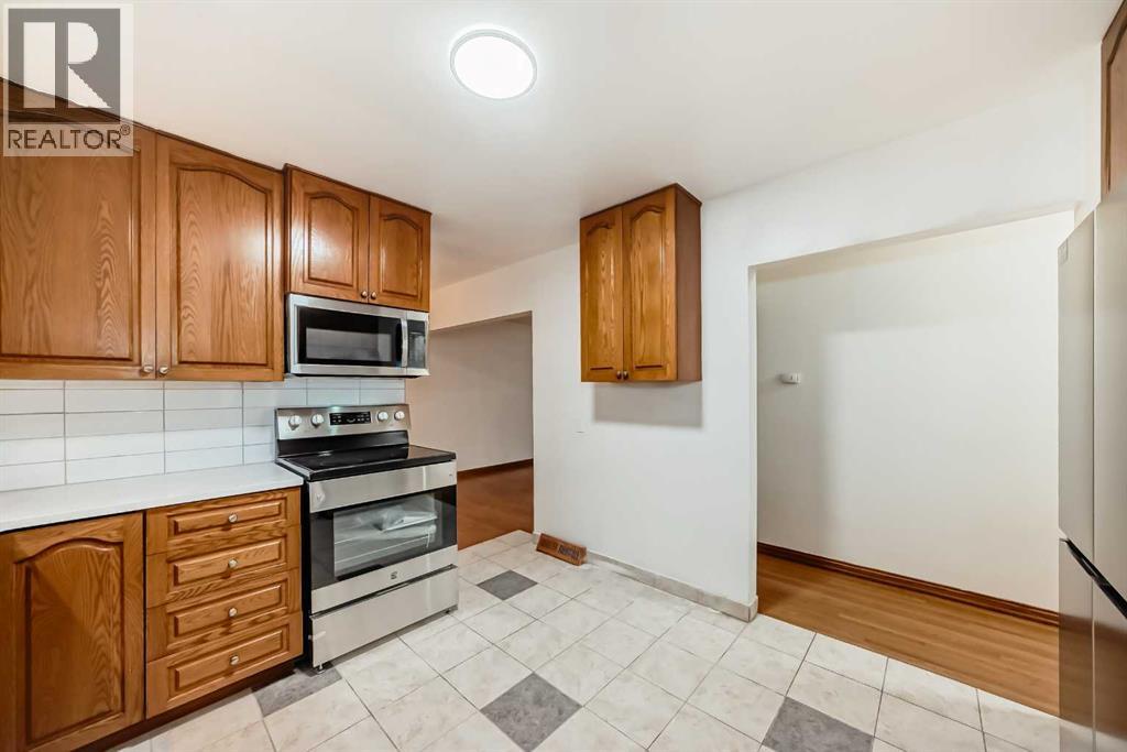 Single Family House Bi-level for Sale in  Centre Street NE Thorncliffe Calgary 