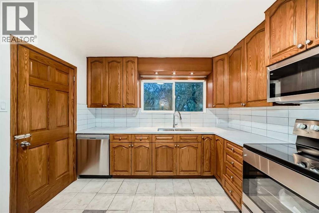 Single Family House Bi-level for Sale in  Centre Street NE Thorncliffe Calgary 