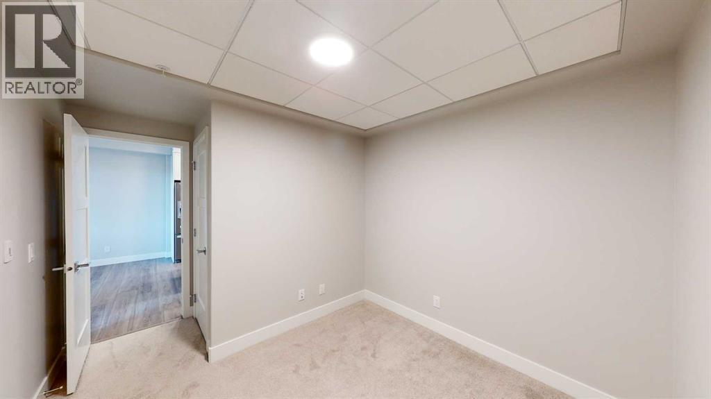 Single Family House for Sale in    Avenue SW Springbank Hill Calgary 