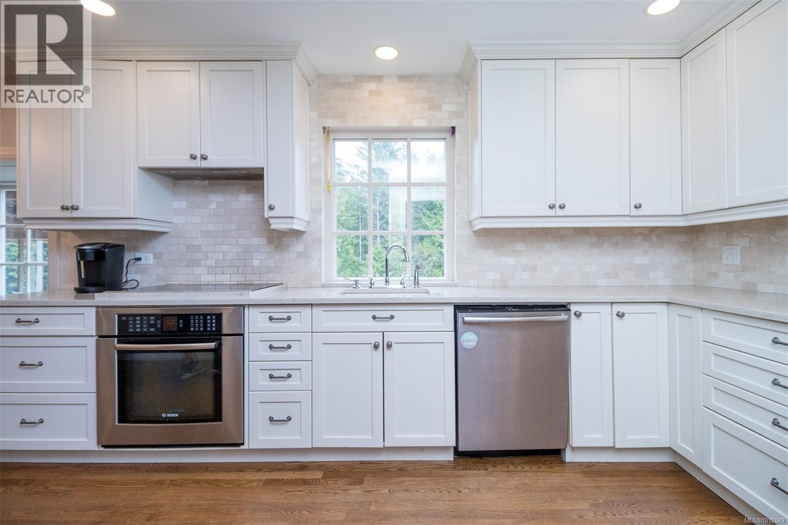 285 Polegate Rd, Qualicum Beach