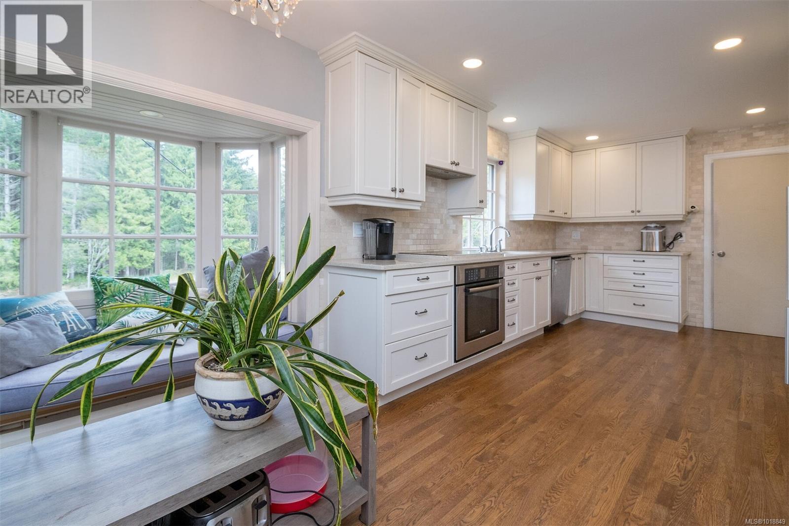 285 Polegate Rd, Qualicum Beach