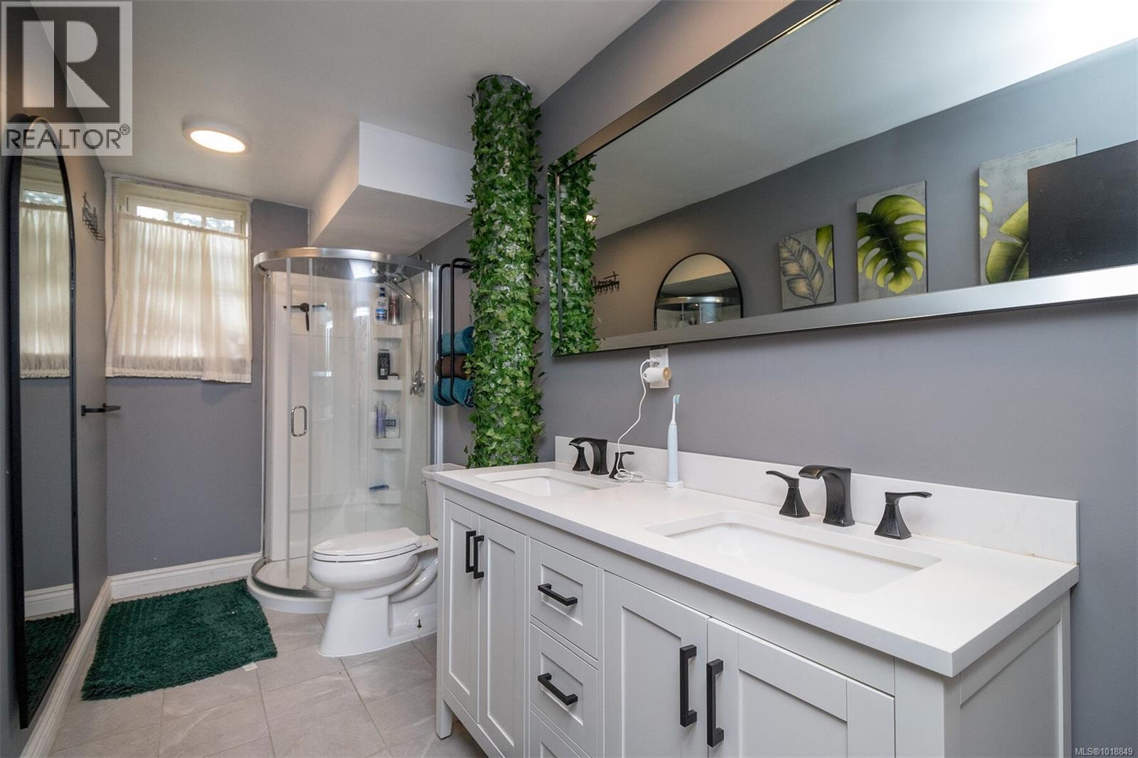 285 Polegate Rd, Qualicum Beach