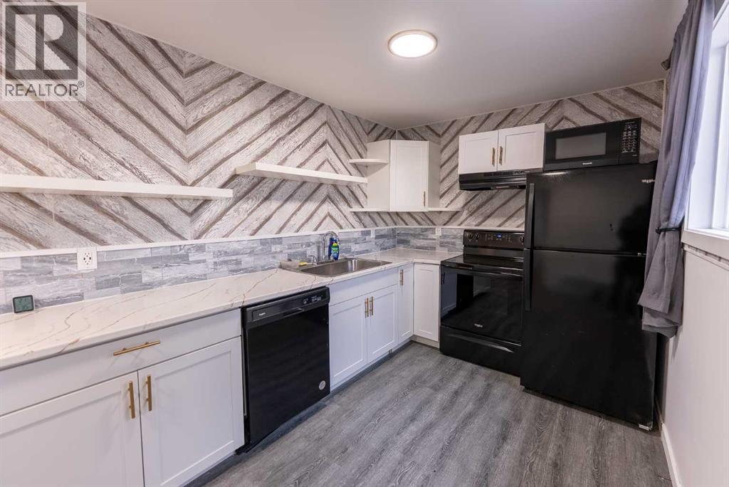 Single Family House Bungalow for Sale in   Avenue Rosedale Stettler 