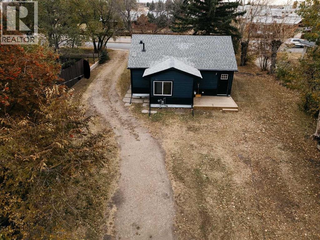 Single Family House Bungalow for Sale in   Avenue Rosedale Stettler 