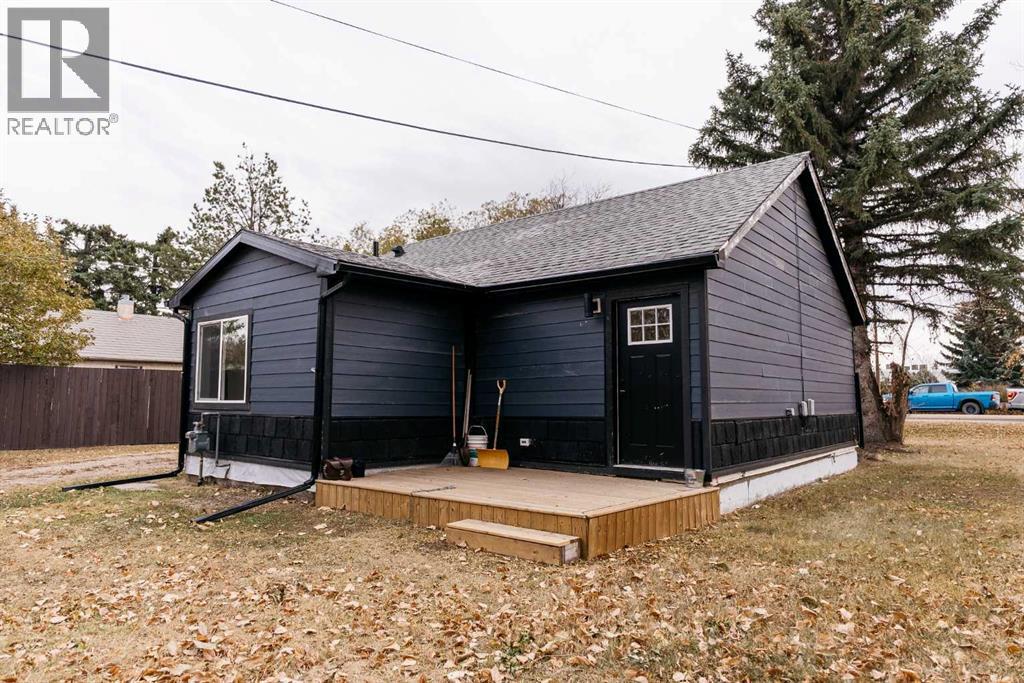 Single Family House Bungalow for Sale in   Avenue Rosedale Stettler 