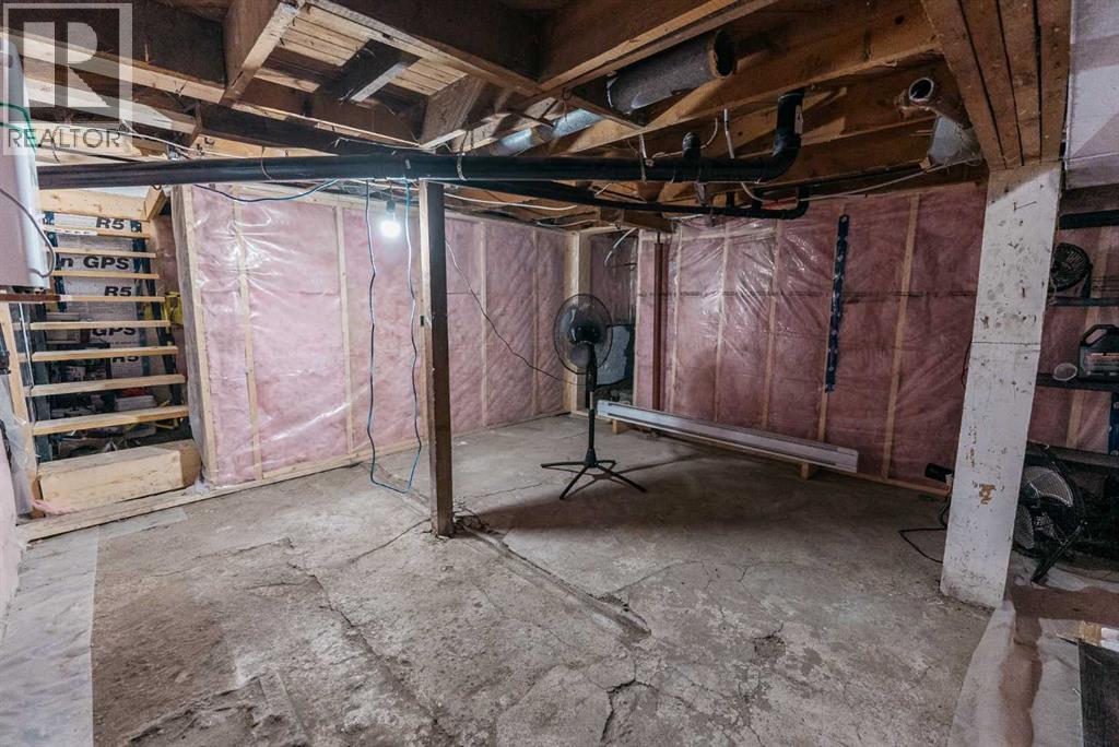 Single Family House Bungalow for Sale in   Avenue Rosedale Stettler 