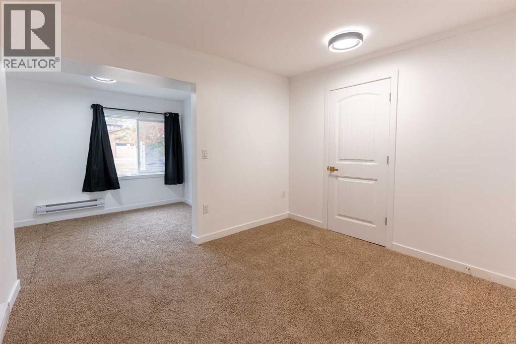 Single Family House Bungalow for Sale in   Avenue Rosedale Stettler 