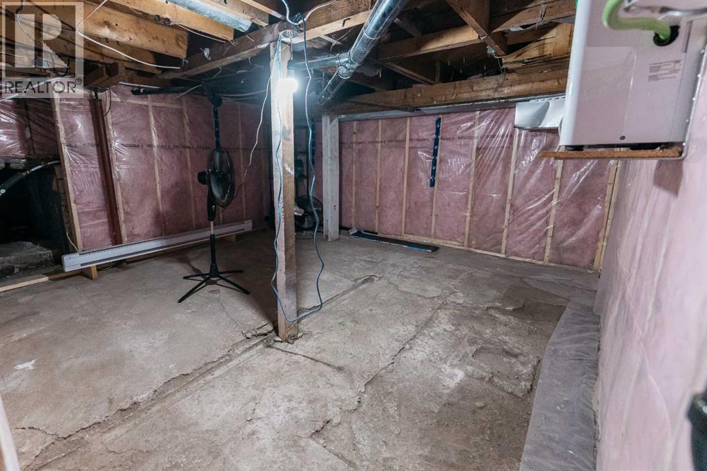 Single Family House Bungalow for Sale in   Avenue Rosedale Stettler 