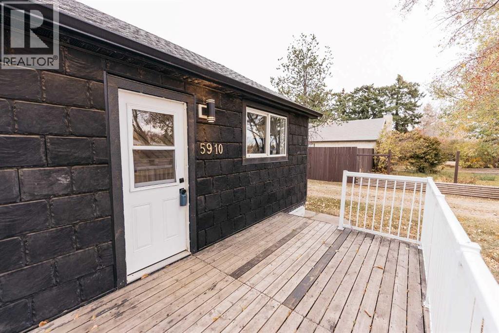 Single Family House Bungalow for Sale in   Avenue Rosedale Stettler 