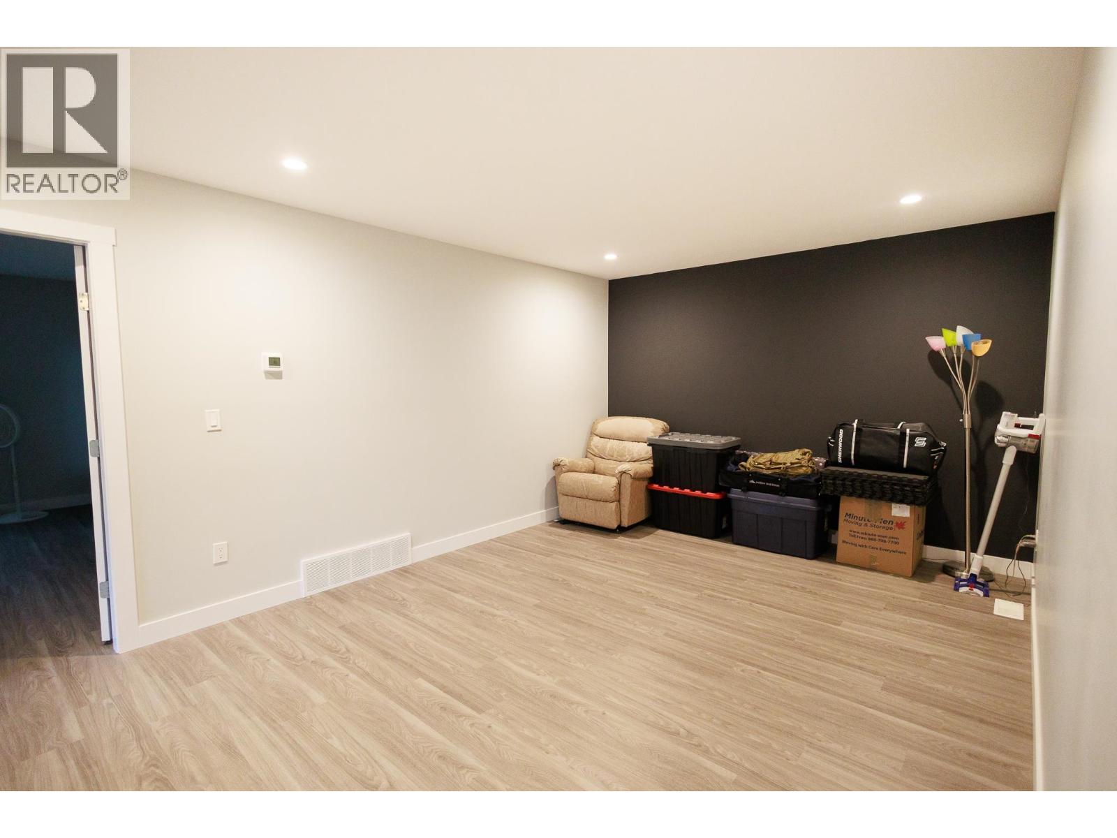 5223 SMITH AVENUE - 25