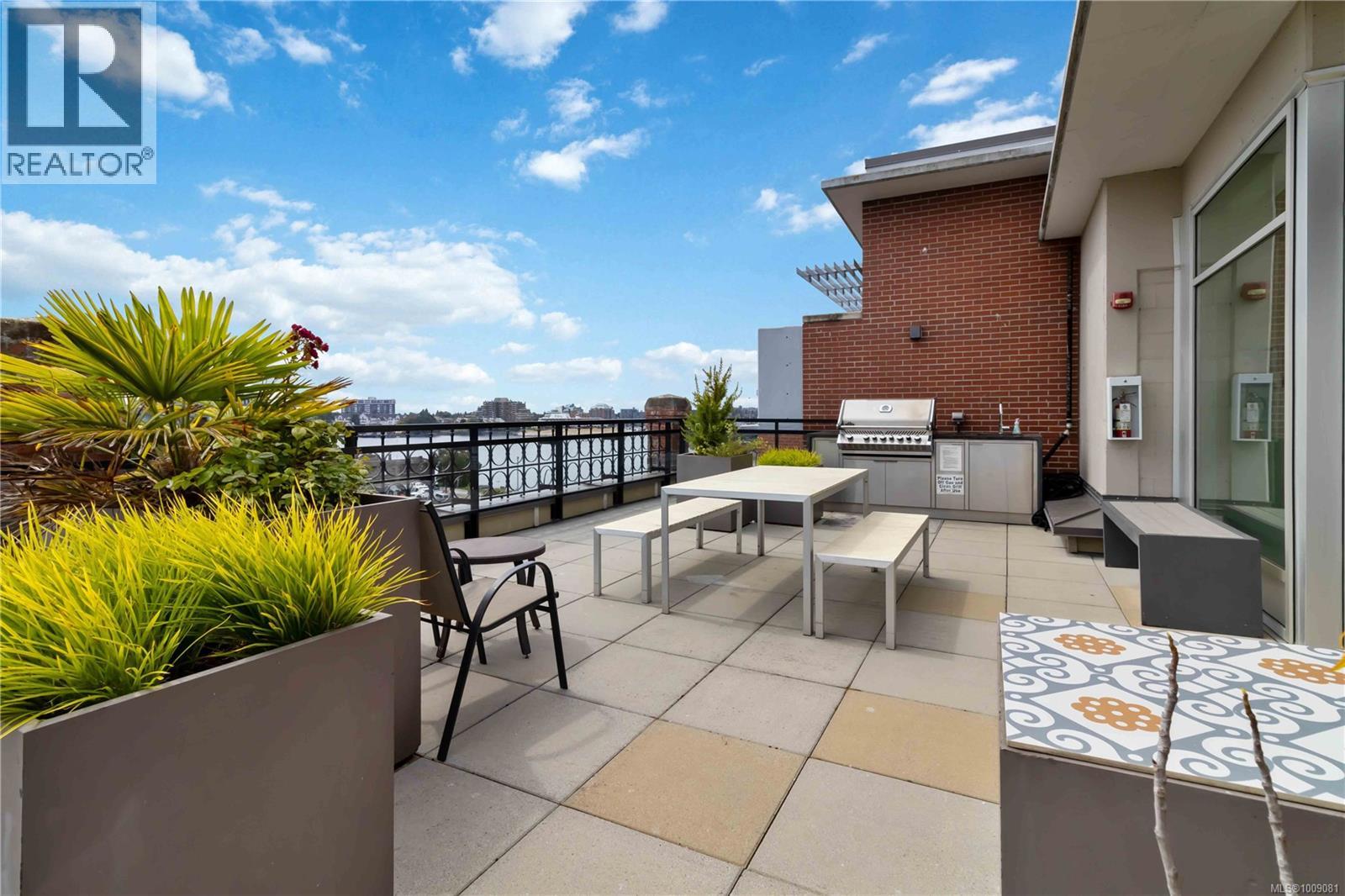 312B 456 Pandora Avenue, Victoria