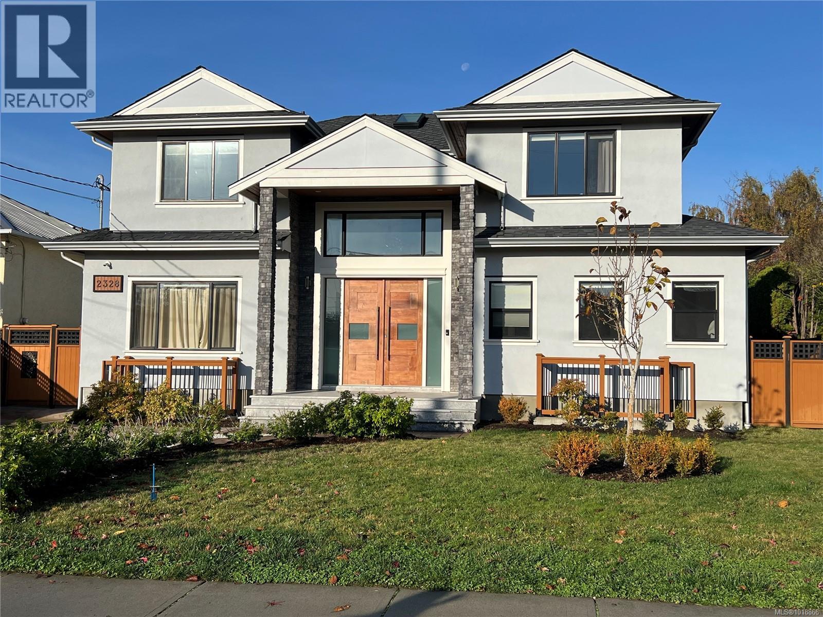  2328 Dunlevy Street, Oak Bay