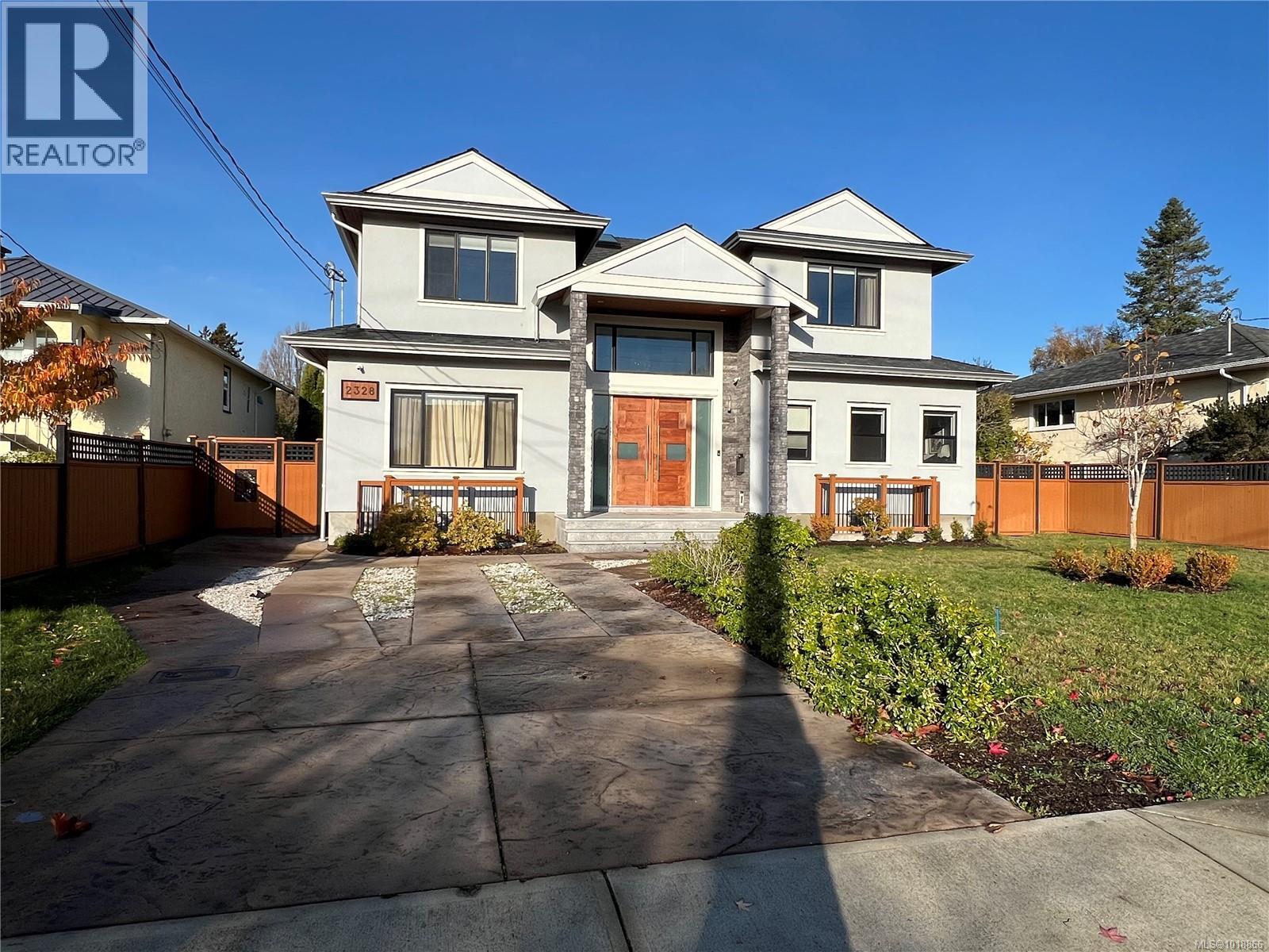  2328 Dunlevy Street, Oak Bay