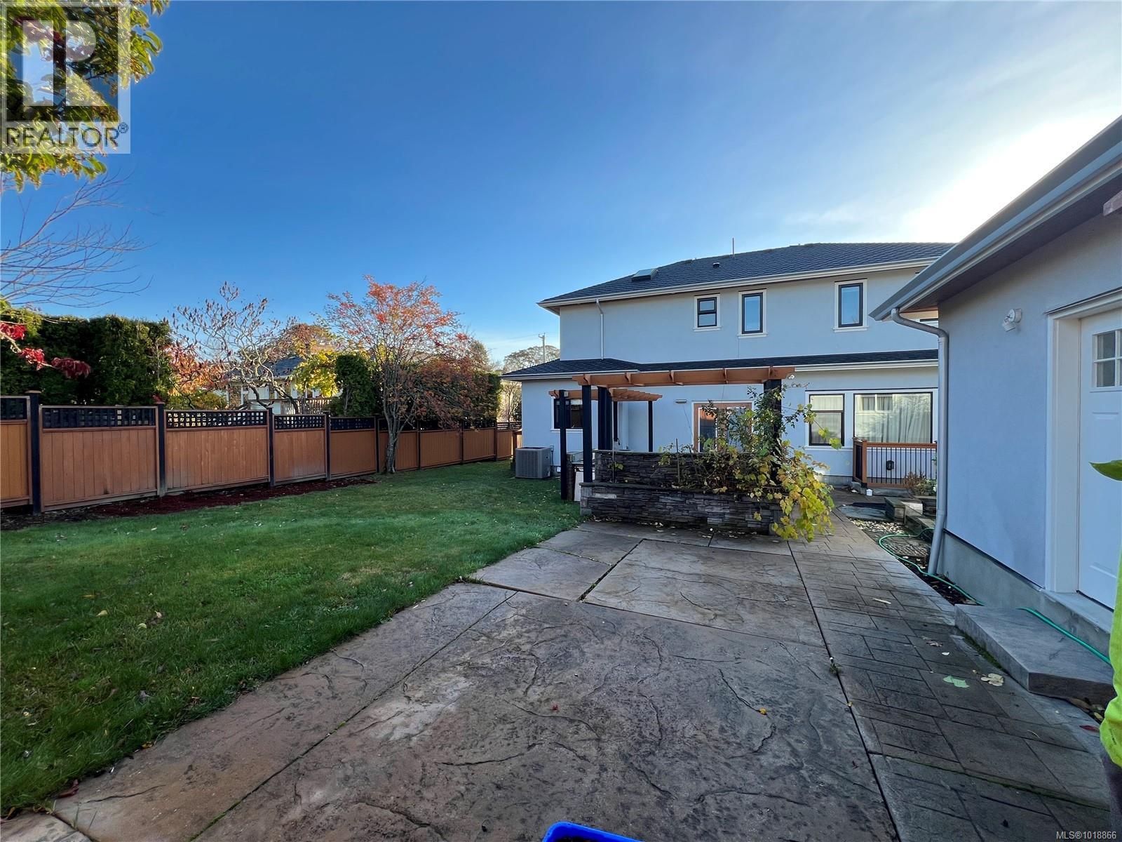  2328 Dunlevy Street, Oak Bay