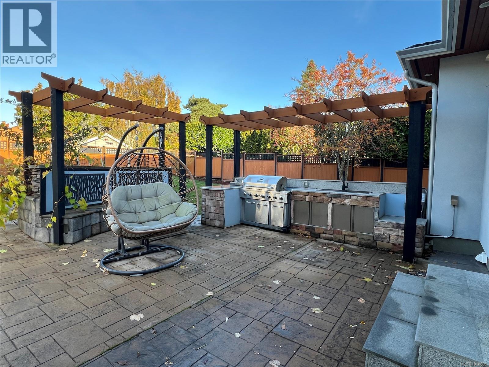  2328 Dunlevy Street, Oak Bay