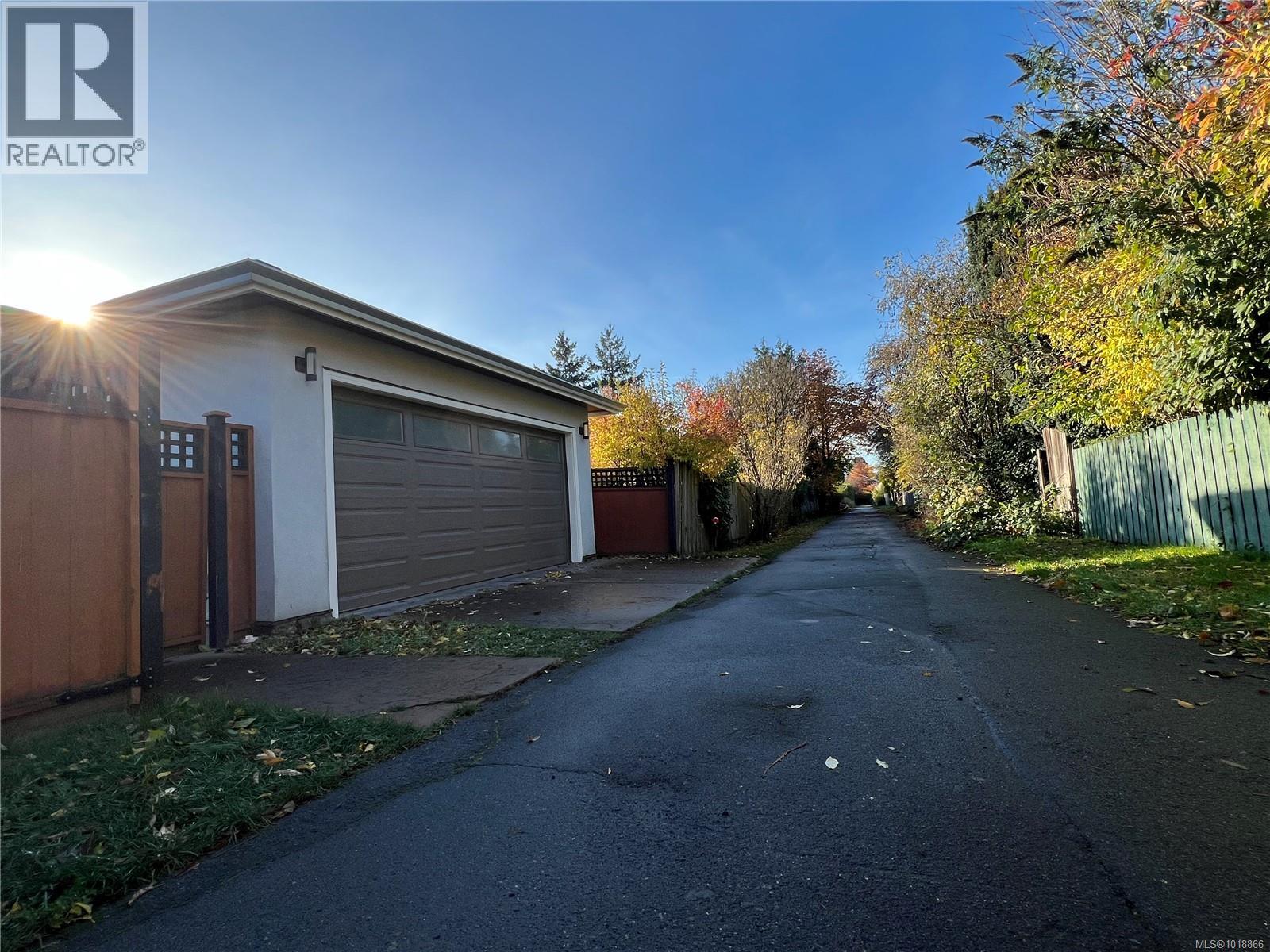  2328 Dunlevy Street, Oak Bay