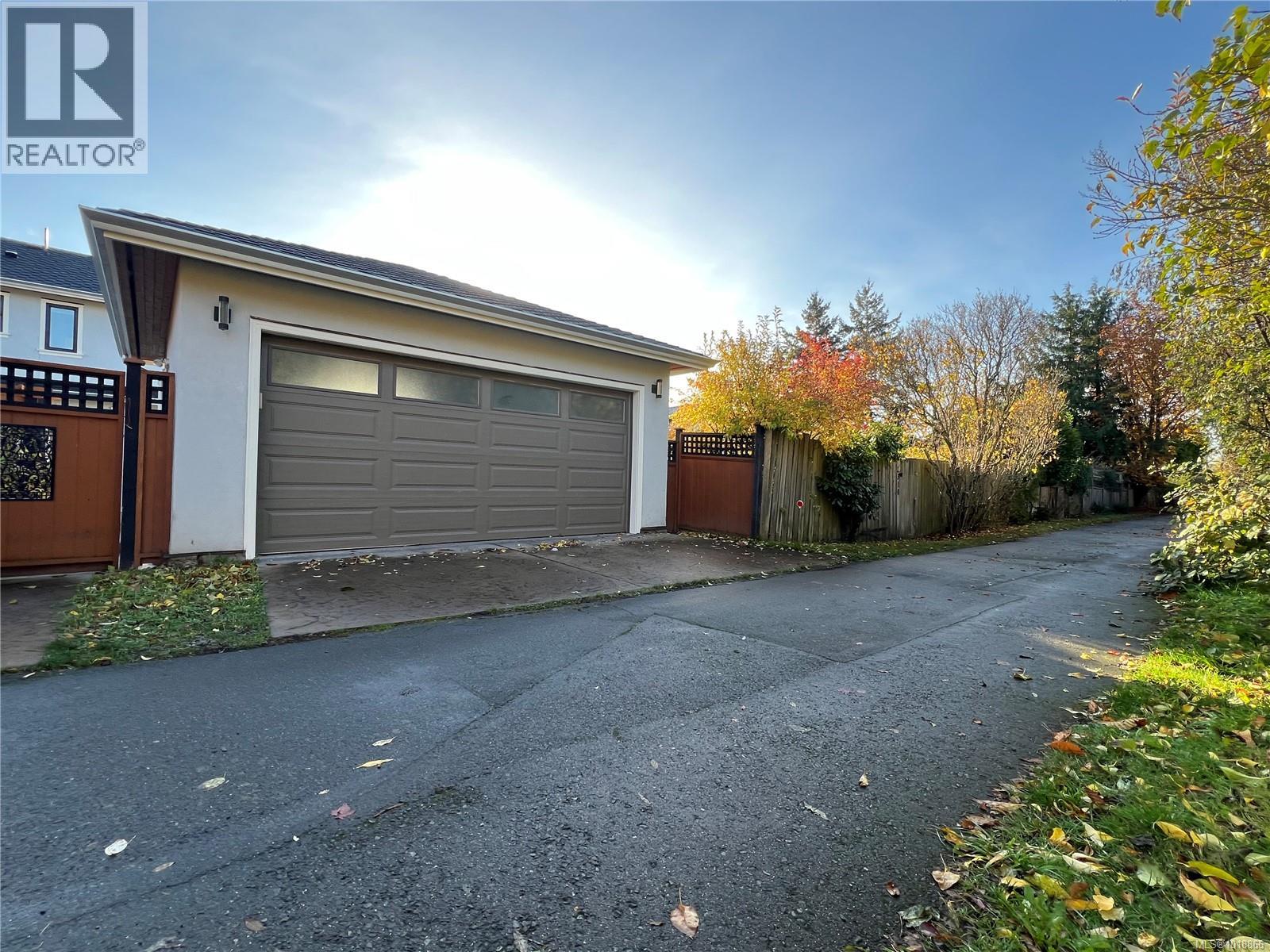 2328 Dunlevy Street, Oak Bay