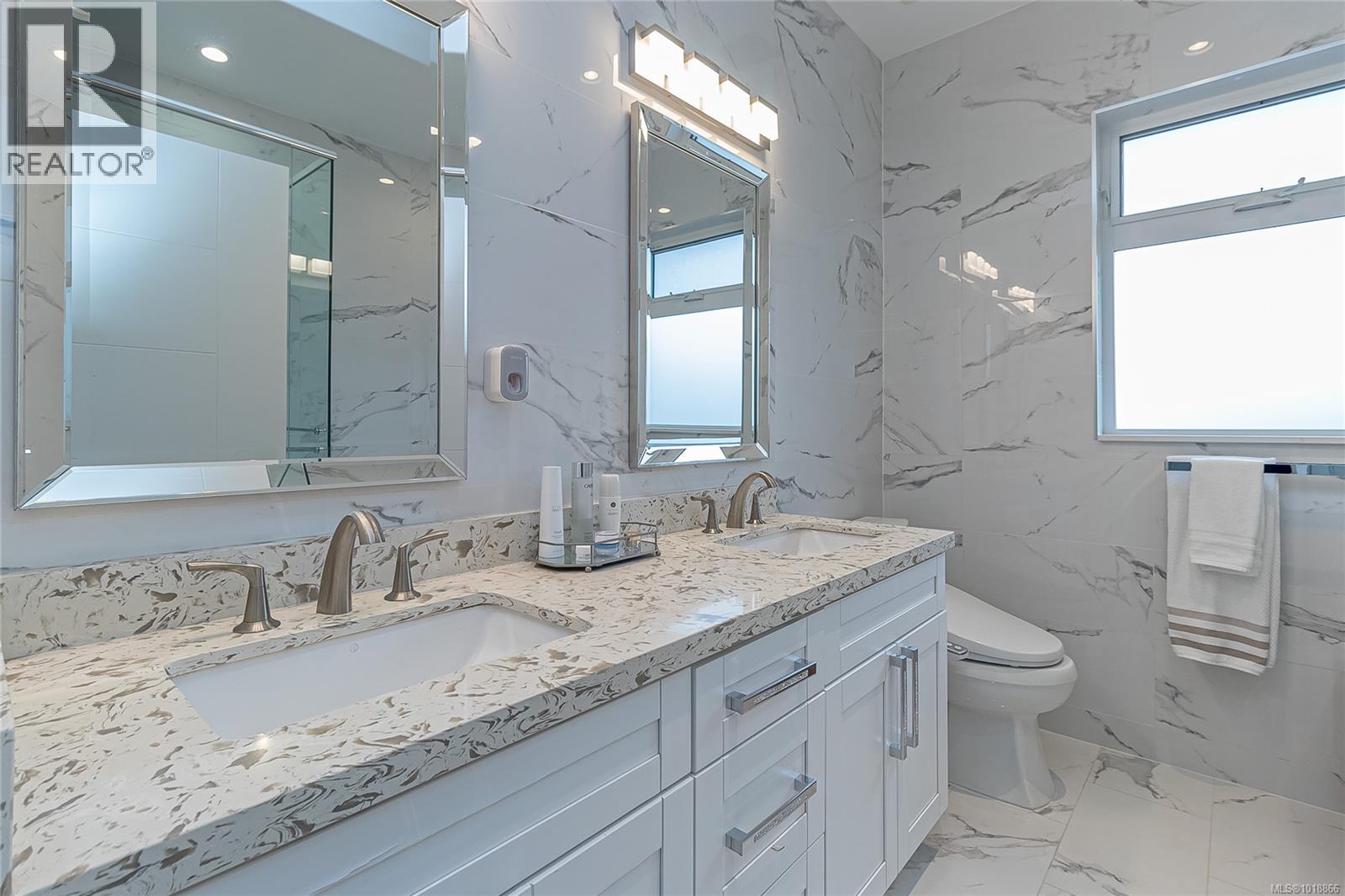  2328 Dunlevy Street, Oak Bay