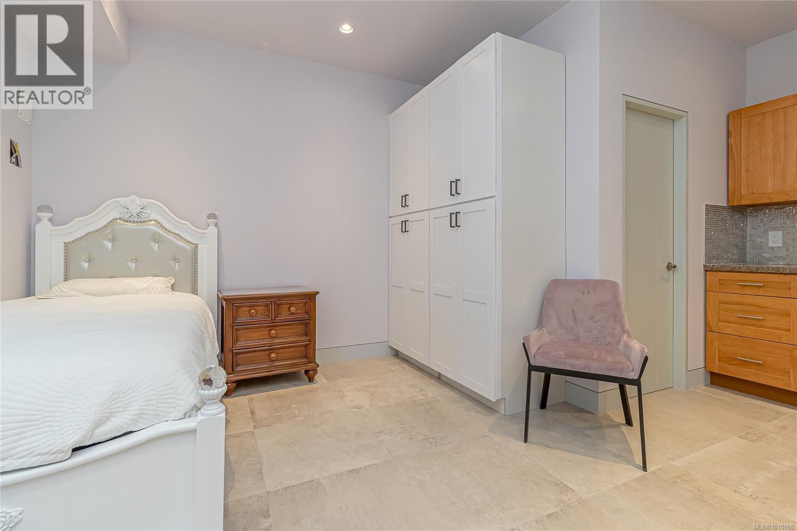  2328 Dunlevy Street, Oak Bay