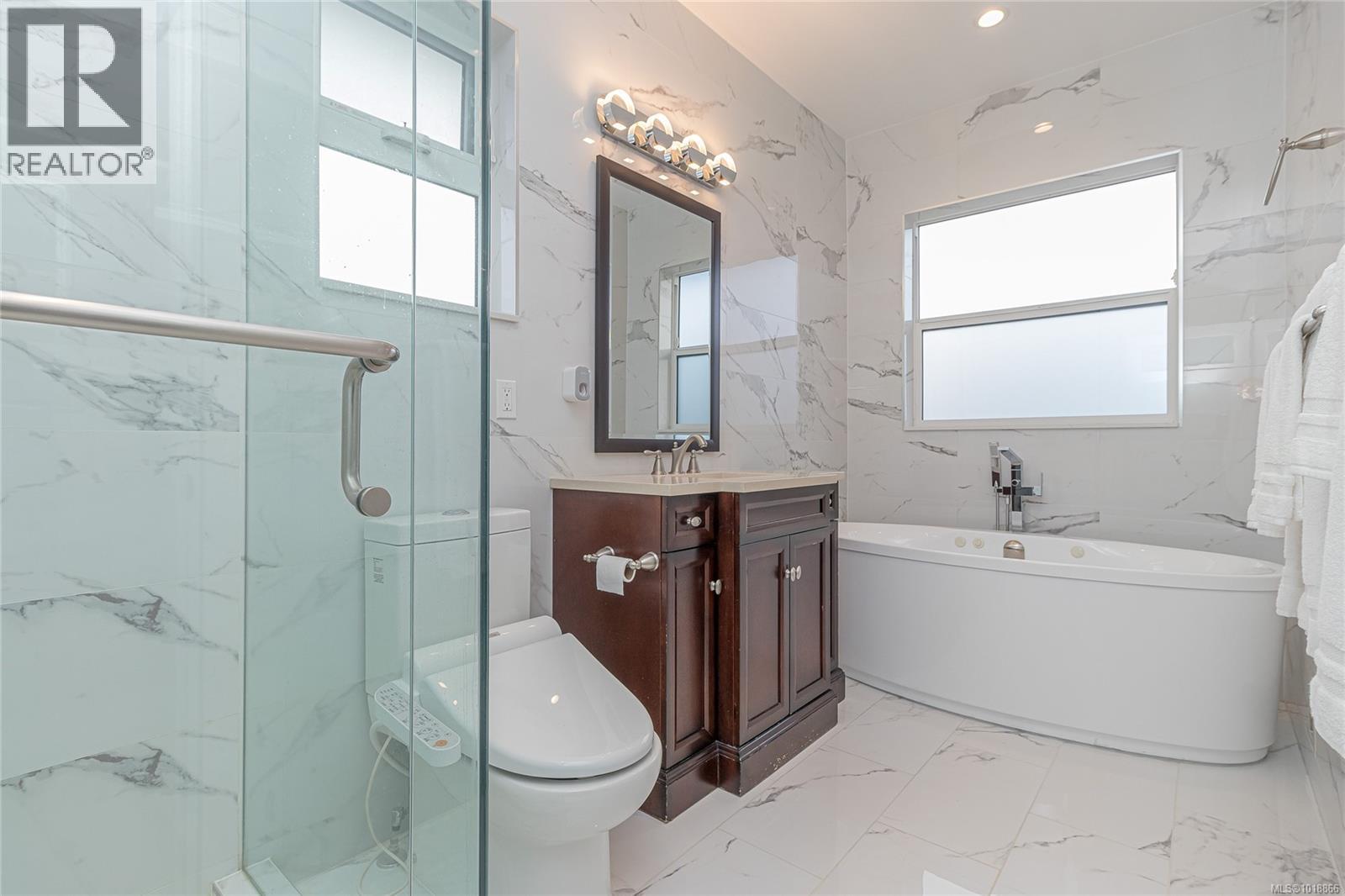  2328 Dunlevy Street, Oak Bay