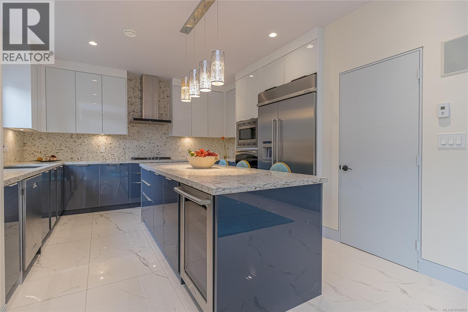  2328 Dunlevy Street, Oak Bay